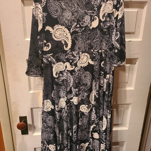 V-neck Paisley Dress - Picture 2 of 2